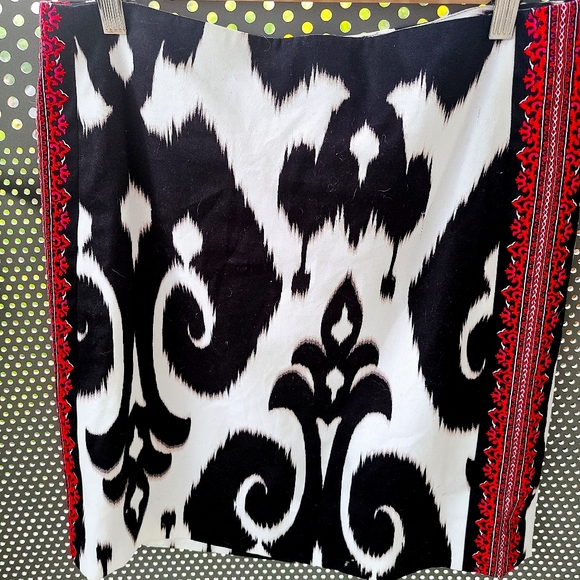 White House Black Market Embroidered Skirt - Picture 1 of 1